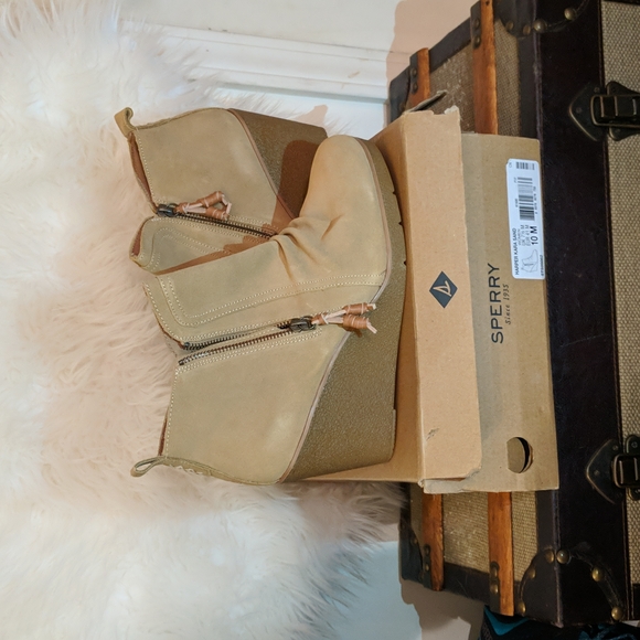 Sperry - Picture 1 of 9